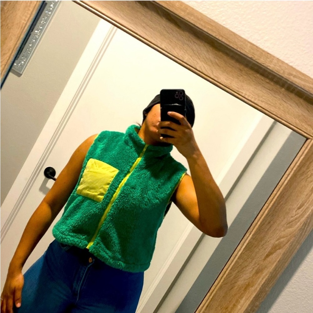 4 blouses size M x  $10 dollars